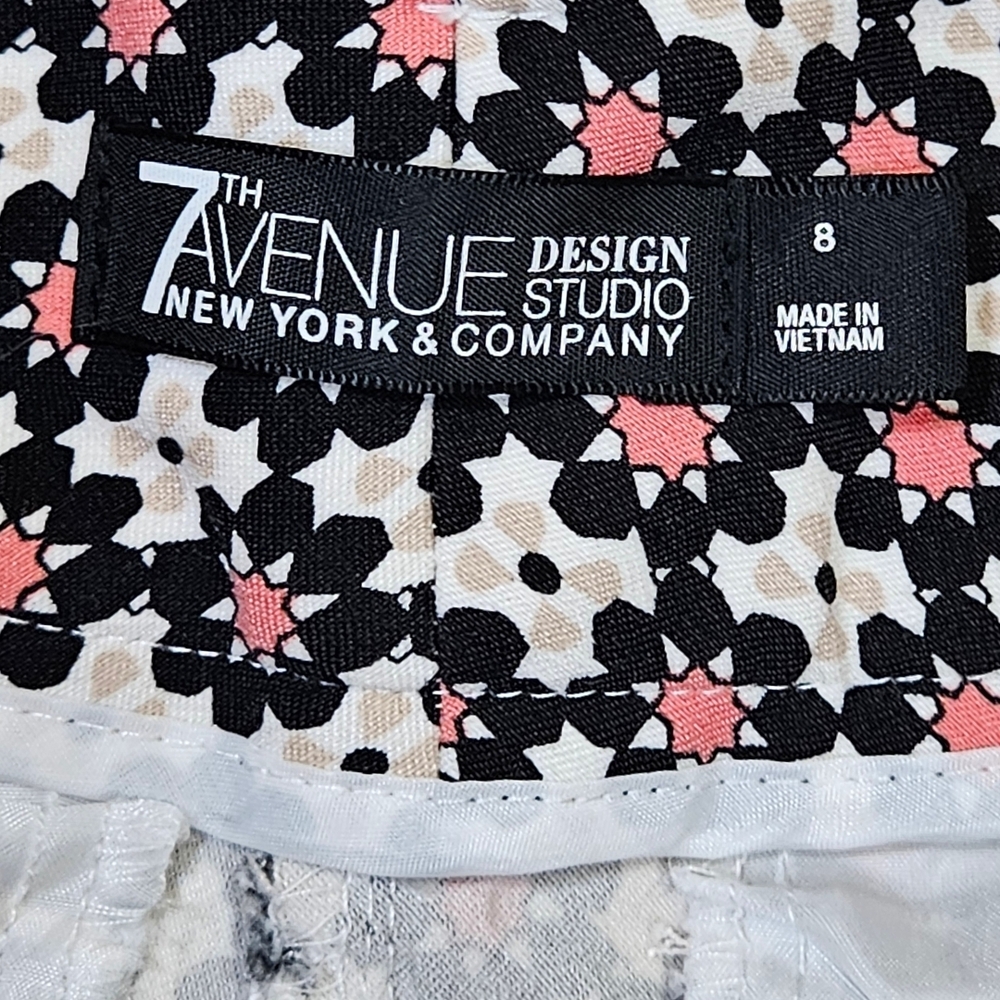 Patterned Stretch Shorts - Picture 7 of 7